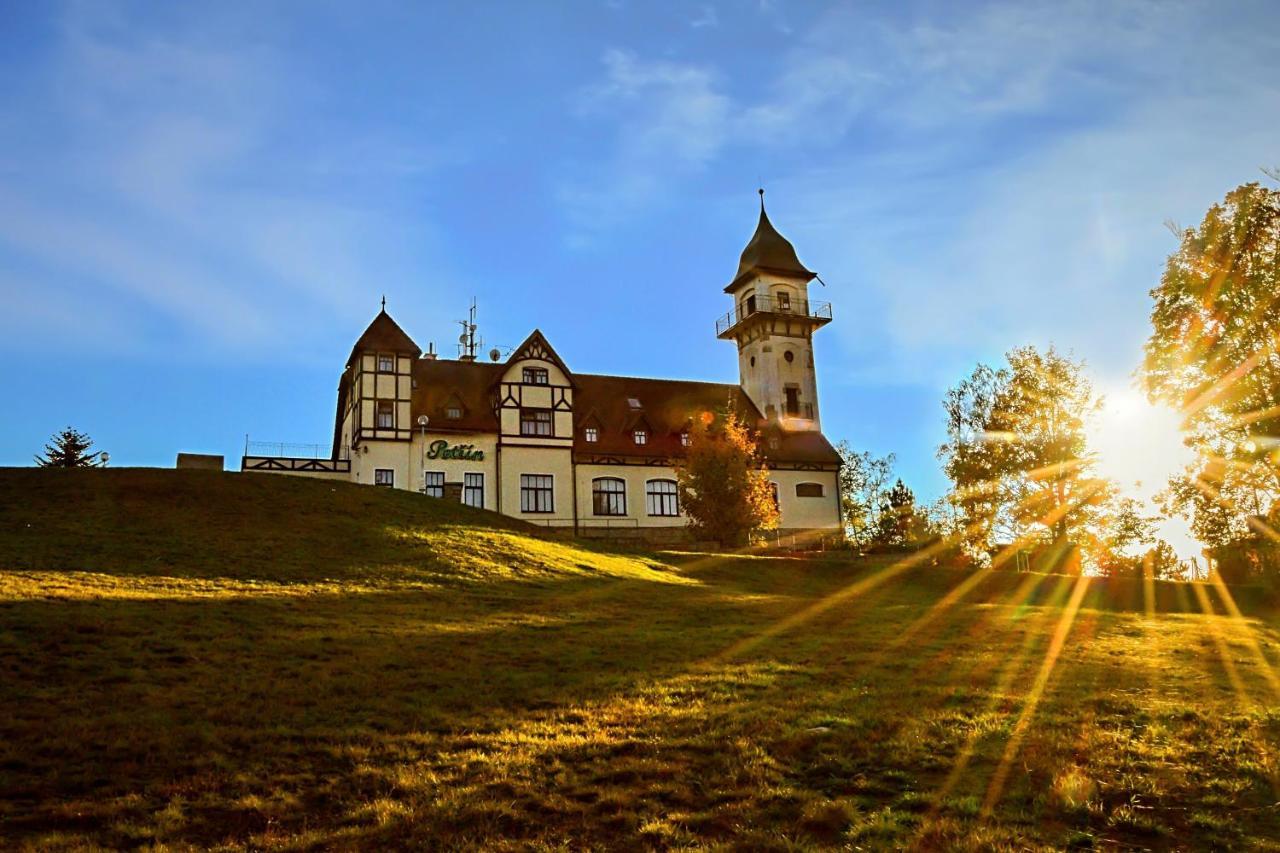Hotel Petrin Jablonec nad Nisou Exterior foto