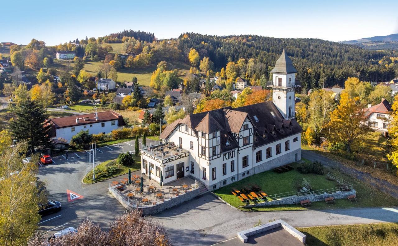 Hotel Petrin Jablonec nad Nisou Exterior foto